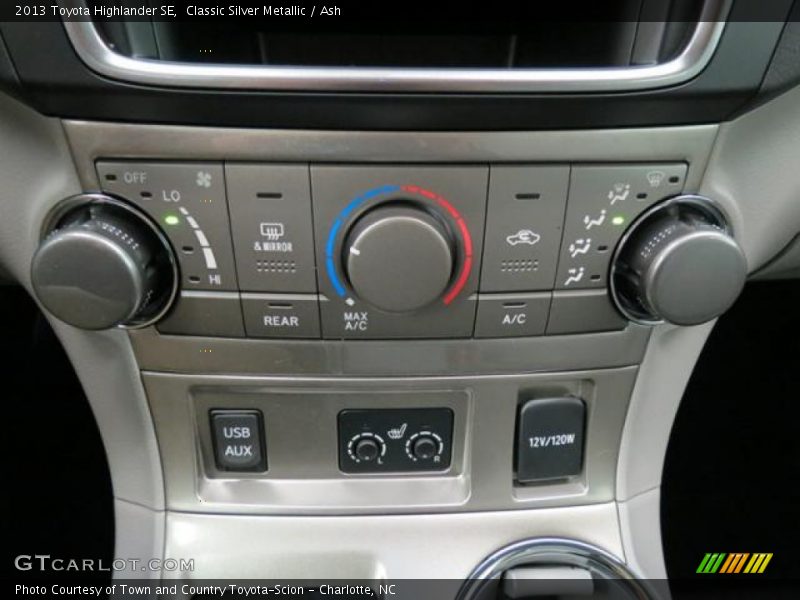 Classic Silver Metallic / Ash 2013 Toyota Highlander SE