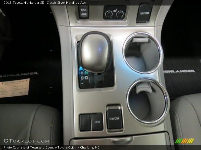 Classic Silver Metallic / Ash 2013 Toyota Highlander SE