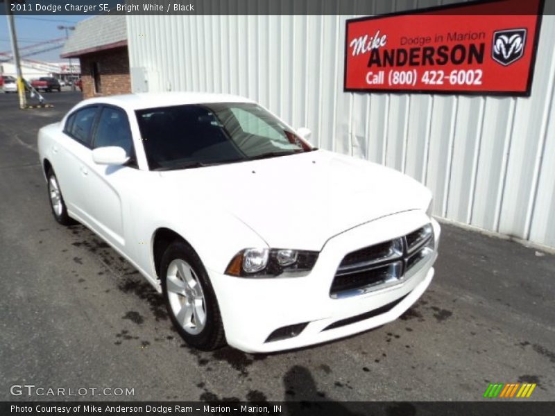 Bright White / Black 2011 Dodge Charger SE