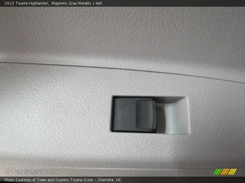 Magnetic Gray Metallic / Ash 2013 Toyota Highlander
