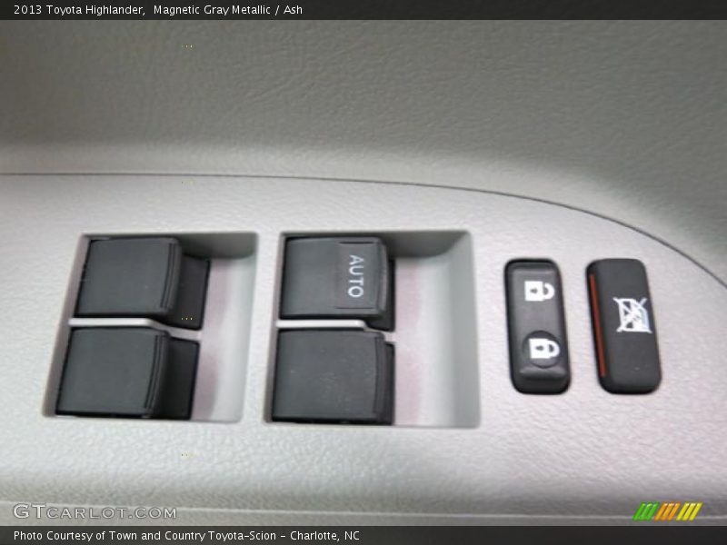 Magnetic Gray Metallic / Ash 2013 Toyota Highlander