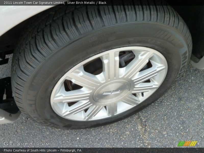  2011 Town Car Signature Limited Wheel