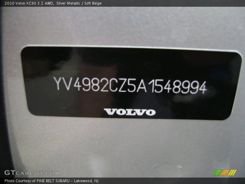 Silver Metallic / Soft Beige 2010 Volvo XC90 3.2 AWD