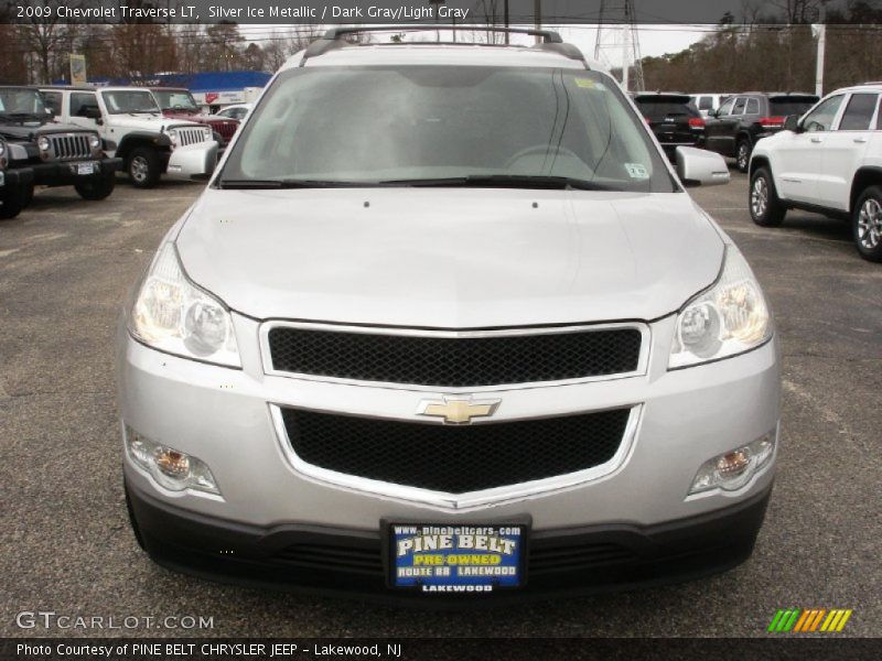 Silver Ice Metallic / Dark Gray/Light Gray 2009 Chevrolet Traverse LT