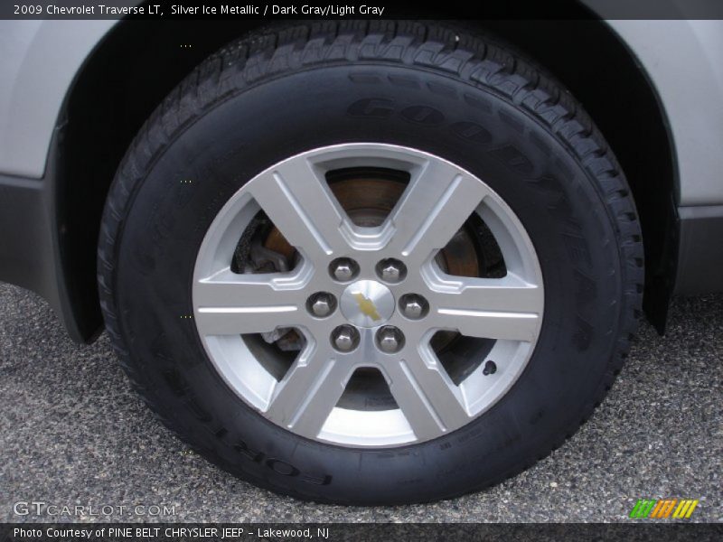 Silver Ice Metallic / Dark Gray/Light Gray 2009 Chevrolet Traverse LT