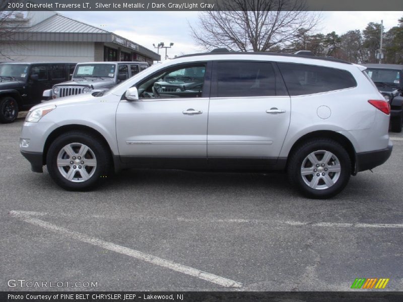 Silver Ice Metallic / Dark Gray/Light Gray 2009 Chevrolet Traverse LT