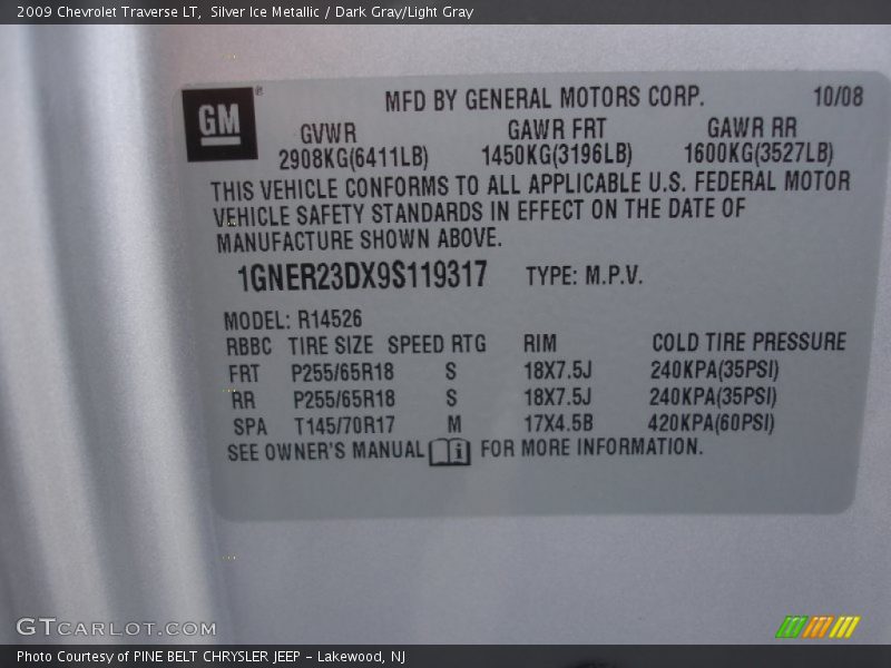 Silver Ice Metallic / Dark Gray/Light Gray 2009 Chevrolet Traverse LT