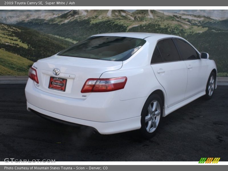 Super White / Ash 2009 Toyota Camry SE