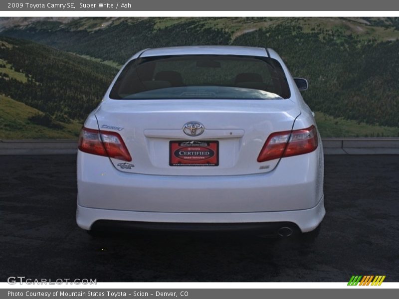Super White / Ash 2009 Toyota Camry SE