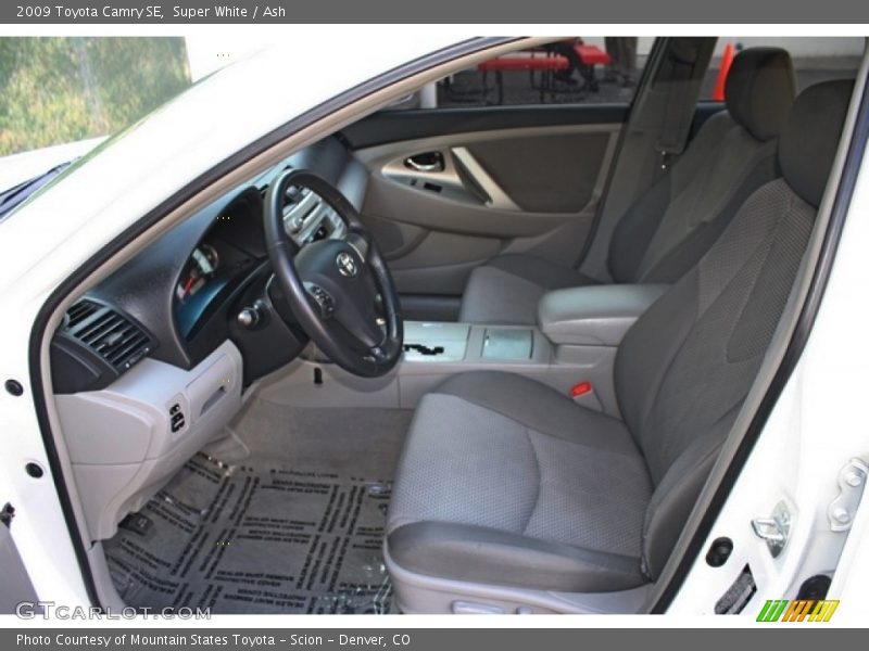 Super White / Ash 2009 Toyota Camry SE