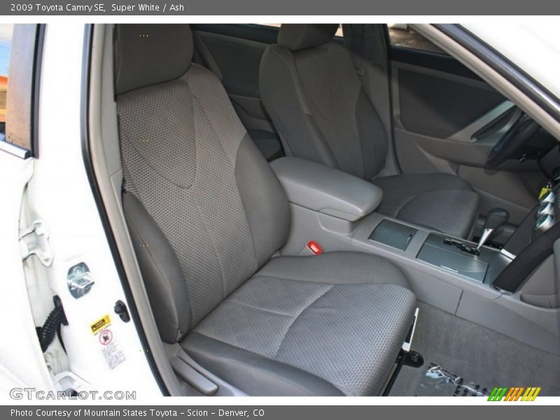 Super White / Ash 2009 Toyota Camry SE