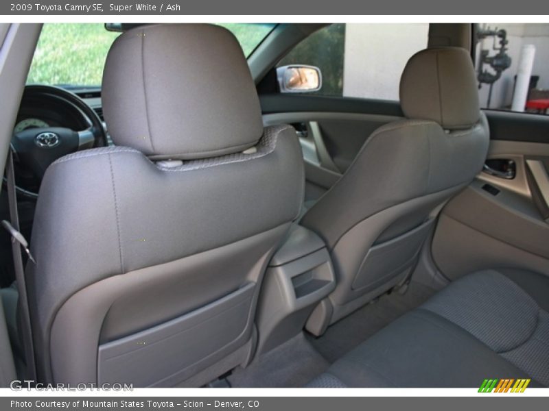 Super White / Ash 2009 Toyota Camry SE