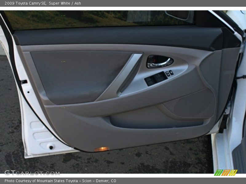 Super White / Ash 2009 Toyota Camry SE