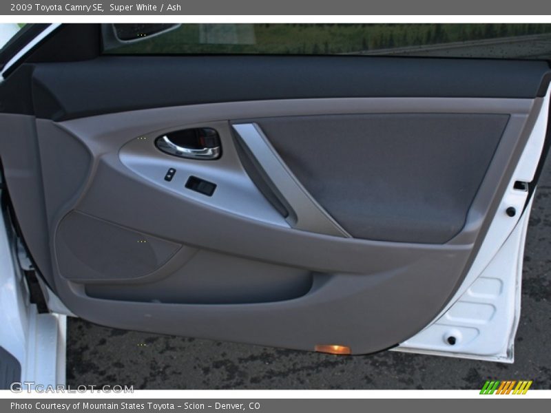 Super White / Ash 2009 Toyota Camry SE