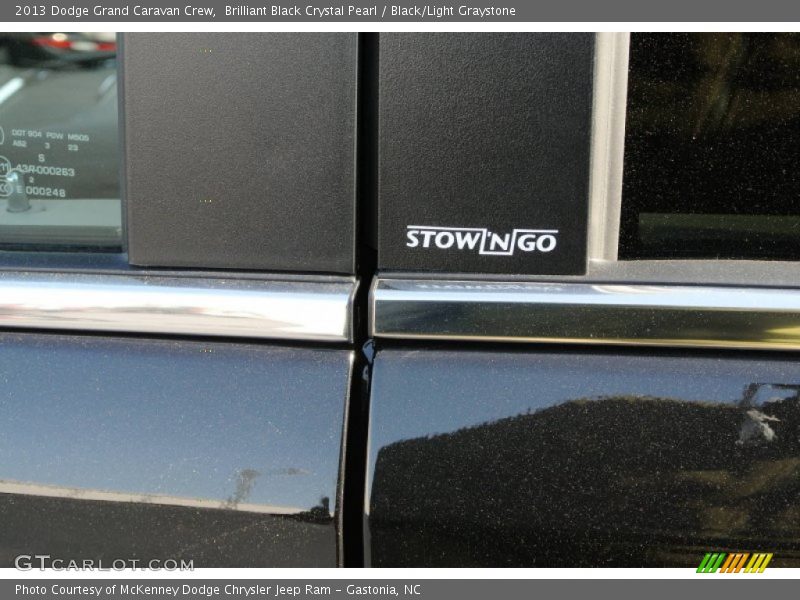 Brilliant Black Crystal Pearl / Black/Light Graystone 2013 Dodge Grand Caravan Crew