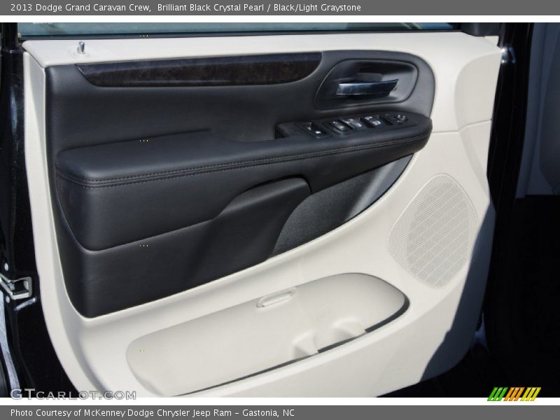 Brilliant Black Crystal Pearl / Black/Light Graystone 2013 Dodge Grand Caravan Crew