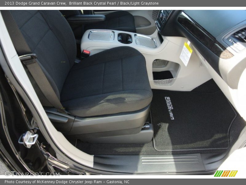 Brilliant Black Crystal Pearl / Black/Light Graystone 2013 Dodge Grand Caravan Crew