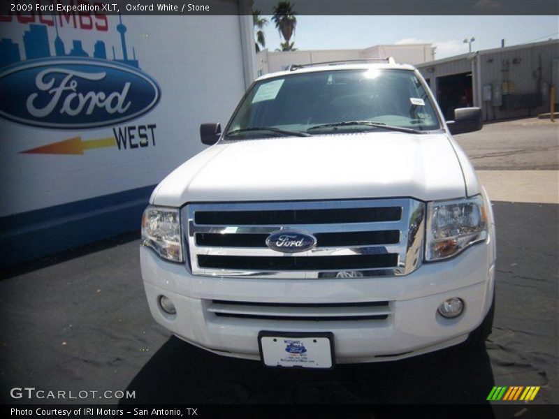 Oxford White / Stone 2009 Ford Expedition XLT