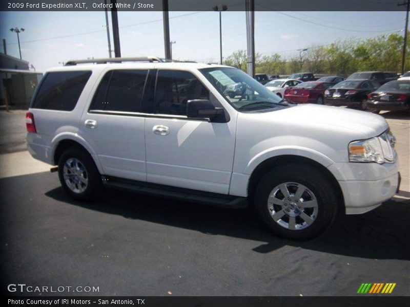 Oxford White / Stone 2009 Ford Expedition XLT