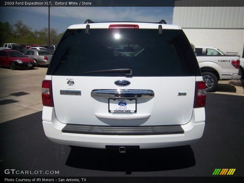 Oxford White / Stone 2009 Ford Expedition XLT