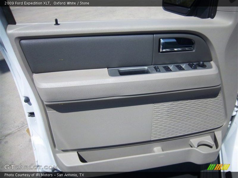 Oxford White / Stone 2009 Ford Expedition XLT