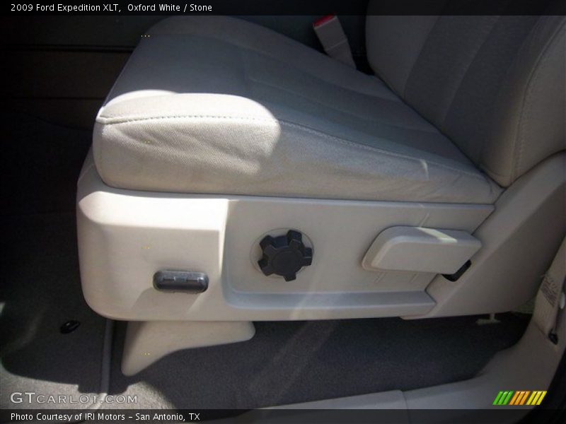 Oxford White / Stone 2009 Ford Expedition XLT