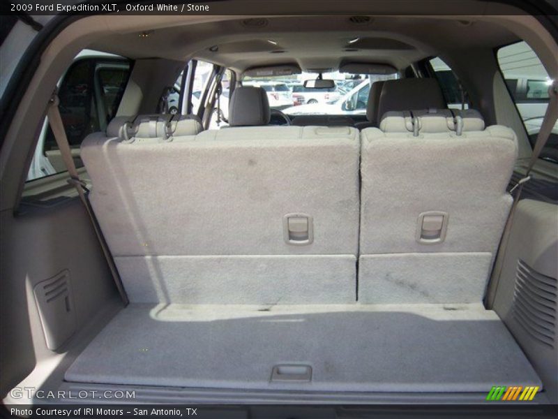 Oxford White / Stone 2009 Ford Expedition XLT
