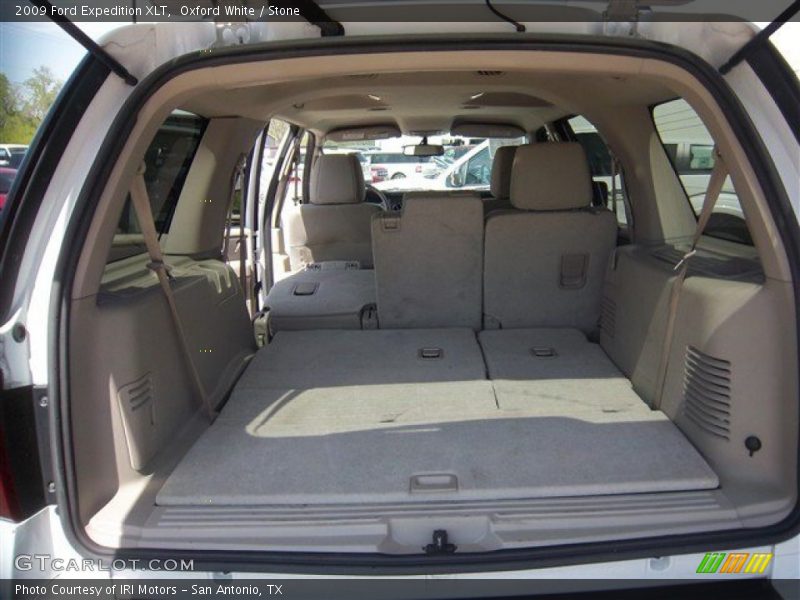 Oxford White / Stone 2009 Ford Expedition XLT