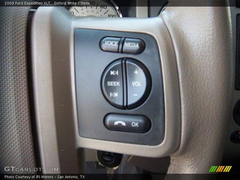 Oxford White / Stone 2009 Ford Expedition XLT