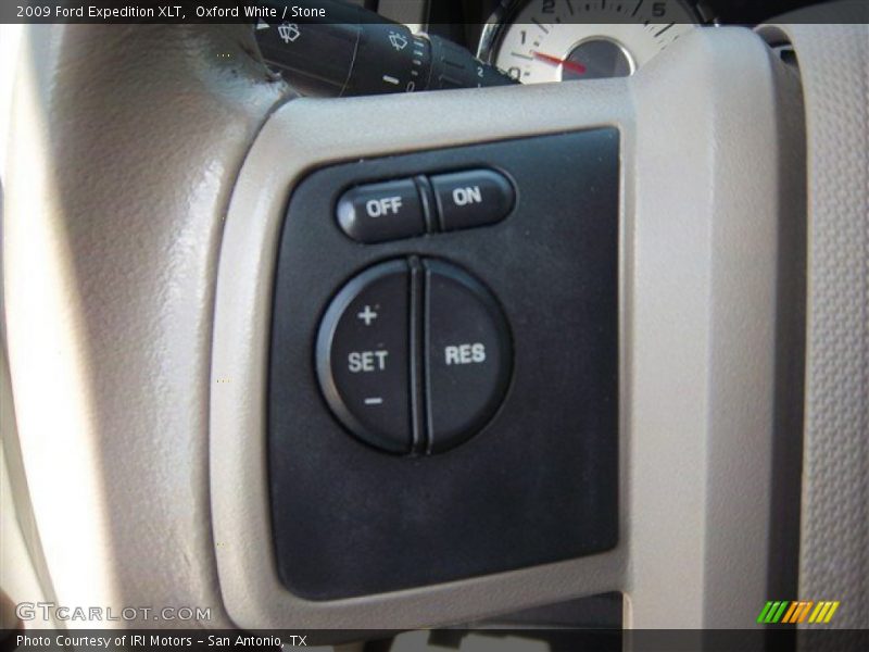 Oxford White / Stone 2009 Ford Expedition XLT