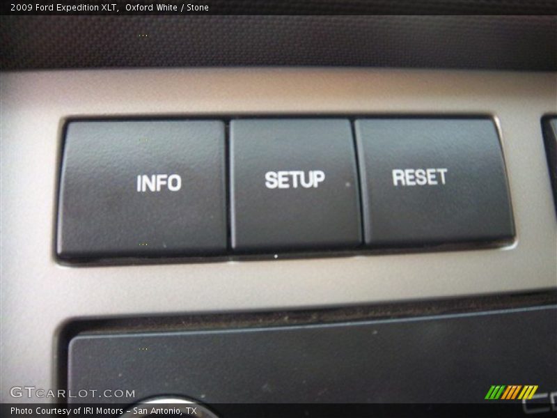 Oxford White / Stone 2009 Ford Expedition XLT