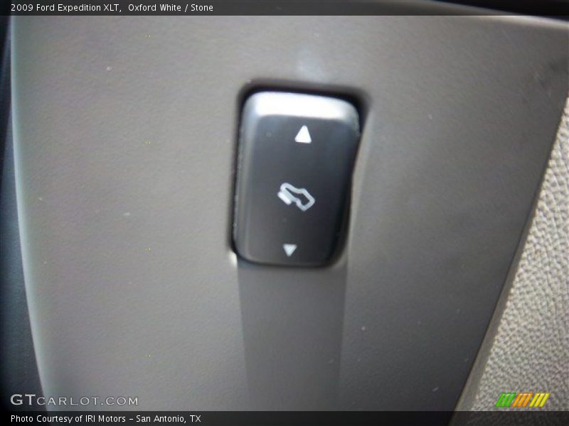 Oxford White / Stone 2009 Ford Expedition XLT