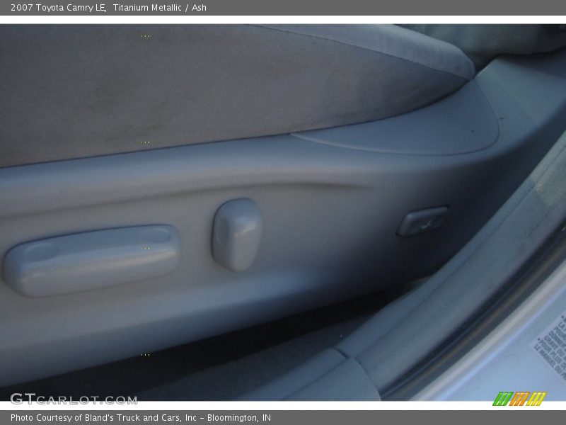 Titanium Metallic / Ash 2007 Toyota Camry LE