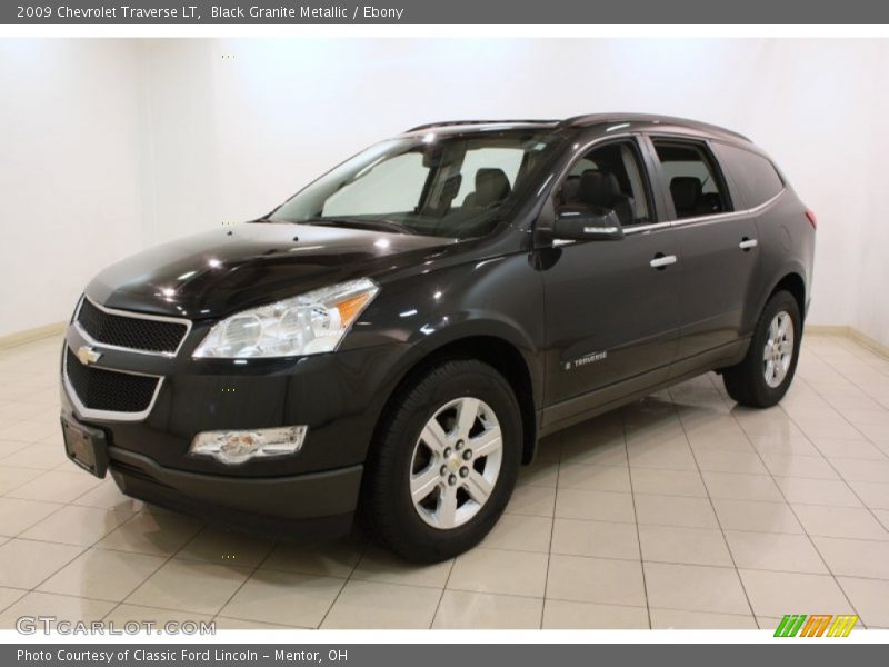 Front 3/4 View of 2009 Traverse LT