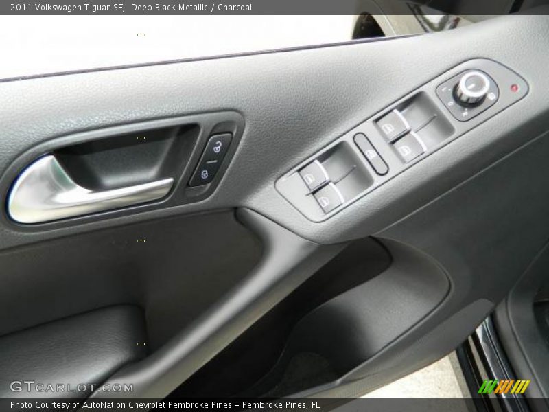 Deep Black Metallic / Charcoal 2011 Volkswagen Tiguan SE