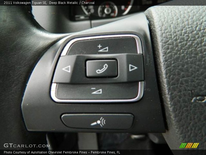 Deep Black Metallic / Charcoal 2011 Volkswagen Tiguan SE