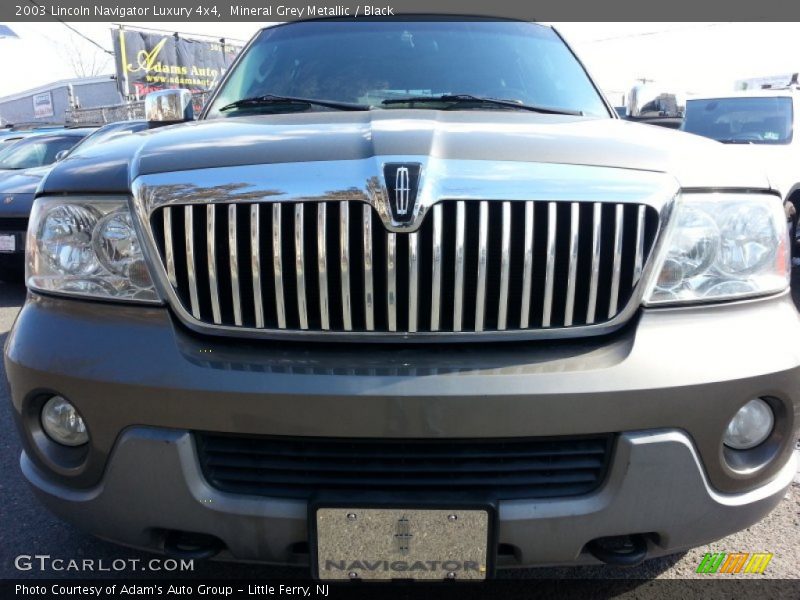 Mineral Grey Metallic / Black 2003 Lincoln Navigator Luxury 4x4