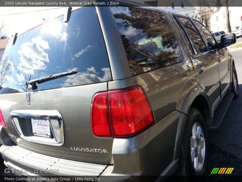 Mineral Grey Metallic / Black 2003 Lincoln Navigator Luxury 4x4