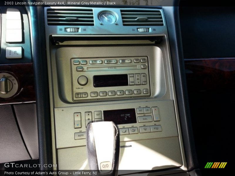 Mineral Grey Metallic / Black 2003 Lincoln Navigator Luxury 4x4