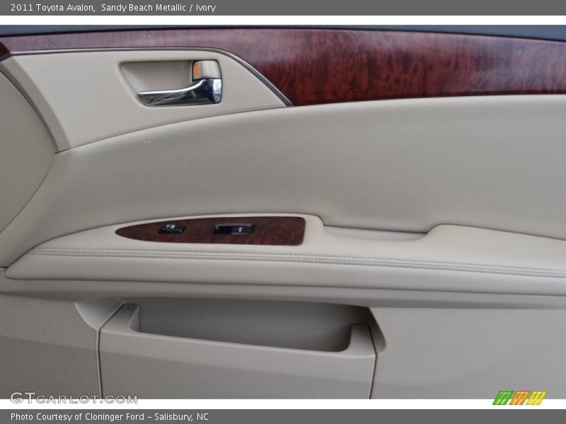 Sandy Beach Metallic / Ivory 2011 Toyota Avalon