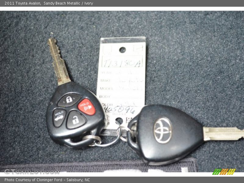 Sandy Beach Metallic / Ivory 2011 Toyota Avalon
