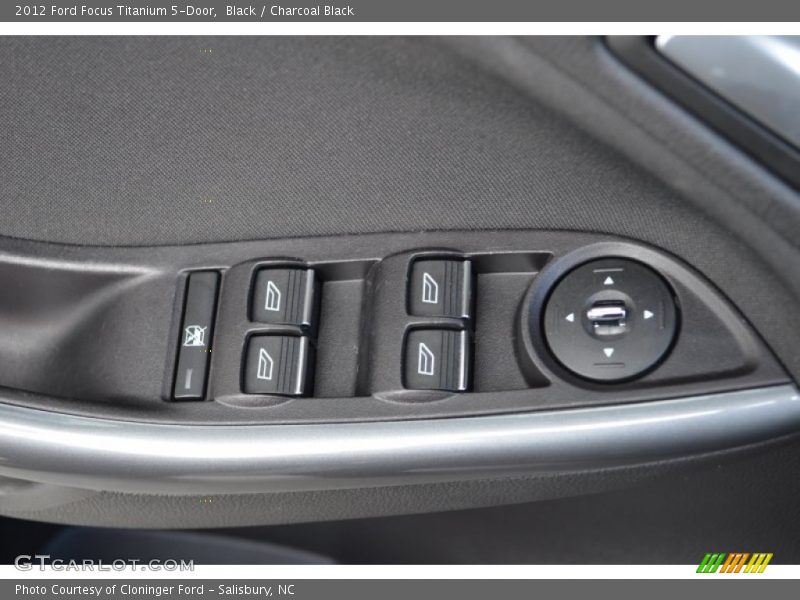Black / Charcoal Black 2012 Ford Focus Titanium 5-Door