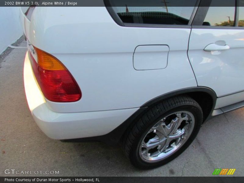 Alpine White / Beige 2002 BMW X5 3.0i