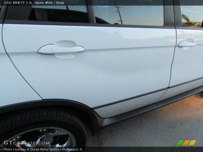 Alpine White / Beige 2002 BMW X5 3.0i