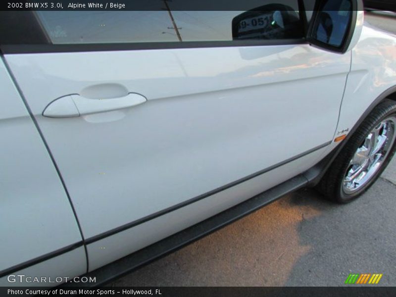 Alpine White / Beige 2002 BMW X5 3.0i