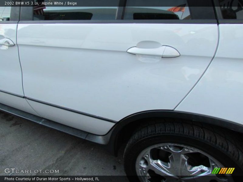 Alpine White / Beige 2002 BMW X5 3.0i