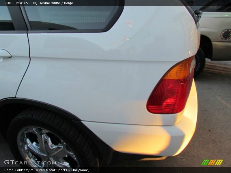 Alpine White / Beige 2002 BMW X5 3.0i