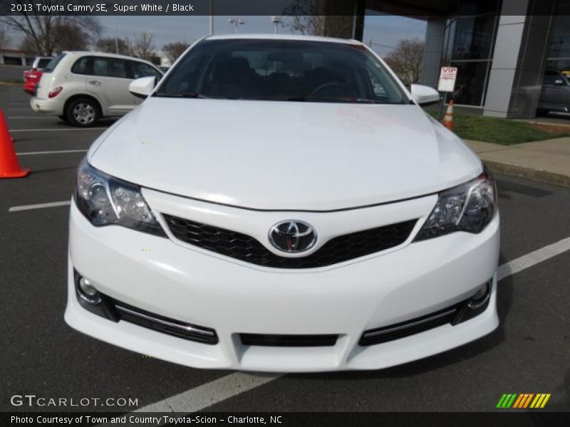 Super White / Black 2013 Toyota Camry SE