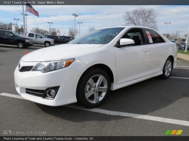 Super White / Black 2013 Toyota Camry SE