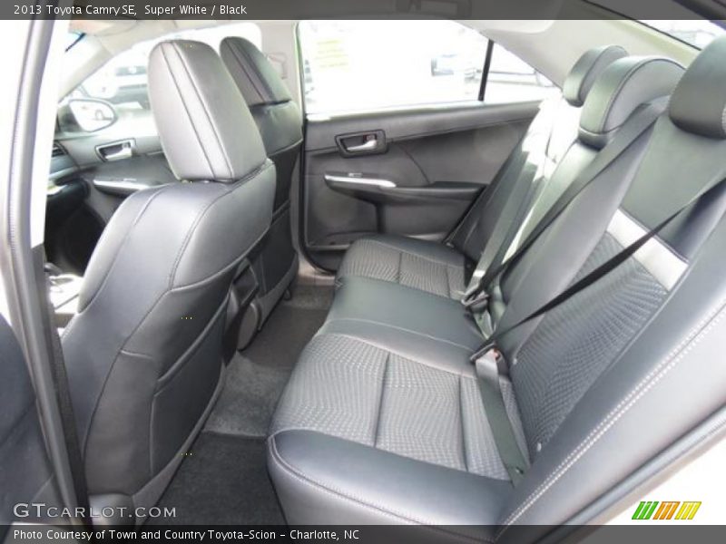 Super White / Black 2013 Toyota Camry SE
